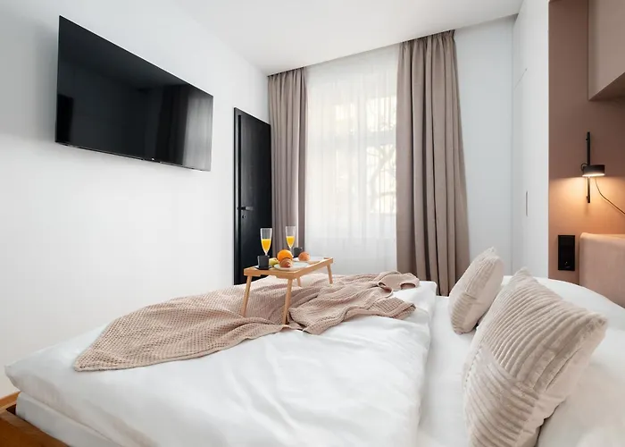 Prague Days - Modern Apartment With Workspace - Quiet Area